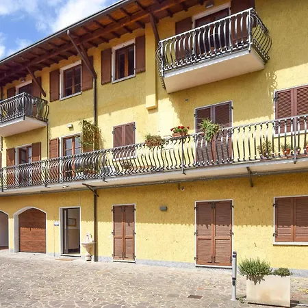 Apartment Awesome In Manerba del Garda